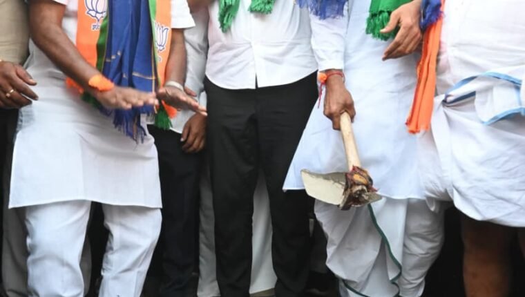 ಕುರಿಗಾಯಿಗಳ ಬದುಕಿನಿಂದ ವಿದ್ಯಾರ್ಥಿಗಳ ಕನಸುಗಳವರೆಗೆ; ಜನರ ನಡುವೆ ಬೆರೆತು ಬಳ್ಳಾರಿ ತಲುಪಿದ ‘ಬಳ್ಳಾರಿ ಚಲೋ’