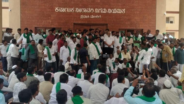 ಗುರ್ಲಾಪುರದಲ್ಲಿ ರೈತರ ಬೃಹತ್ ಪೂರ್ವಭಾವಿ ಸಭೆ: