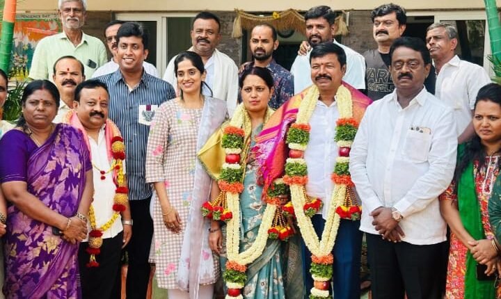 ಮಾಜಿ ಪಾಲಿಕೆ ಸದಸ್ಯ ಎಚ್.ಎನ್. ಗಂಗಾಧರ್ ಮನೆಗೆ ಮಾಡಿದ ಶಾಸಕ ಎಸ್ ಮುನಿರಾಜು