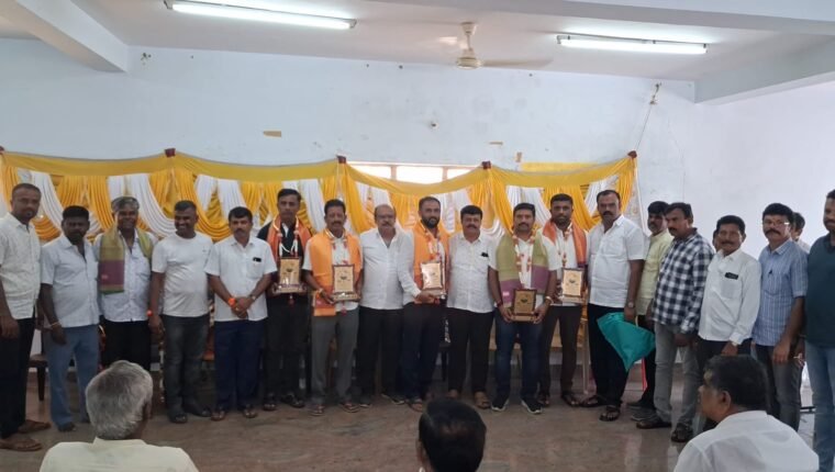 ಹೆಸರಘಟ್ಟ ಪ್ರಾಥಮಿಕ ಕೃಷಿ ಪತ್ತಿನ ಸಹಕಾರ ಸಂಘದಿಂದ ಸಂಘದ ಸದಸ್ಯರು, ರೈತರಿಗೆ ಸನ್ಮಾನ :